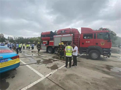 乌尔禾区横山道路救援